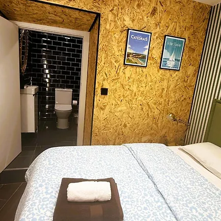 아파트 Art Historic House